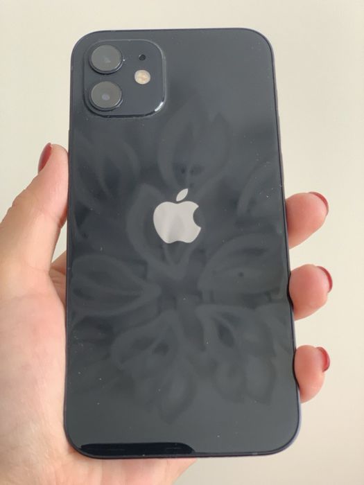 Продам Iphone 12
