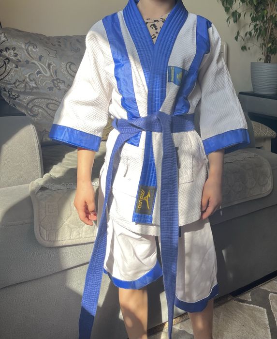 Продам костюм для каратэ