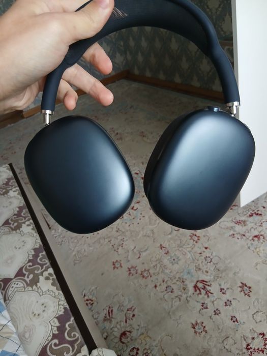 Пррдается Airpods  max