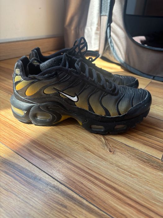 Маратонки Nike ,използвани са ,но са много запазени ,модерен дизайн!