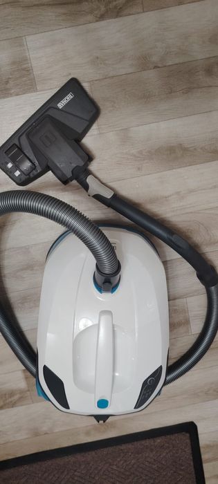 Безмешковый пылесос с аквафильтром