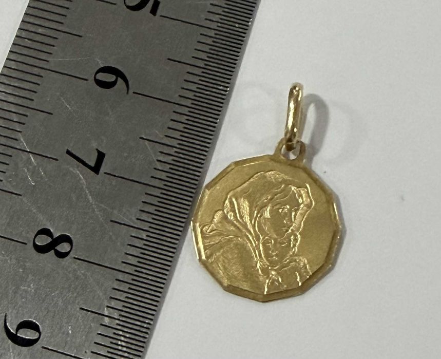 Златен медальон 18к 1.36гр.