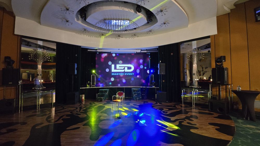 Dj-MC, scena, podium, ecran led, sonorizare, schela de lumini, glob