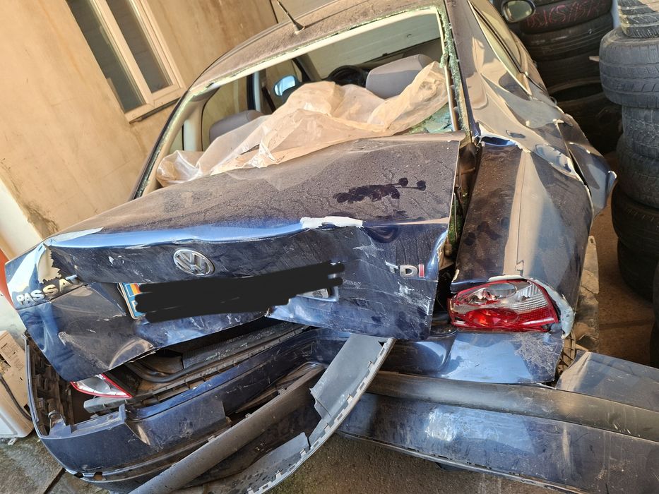 Vand Pasat 2003 pentru dezmembrat