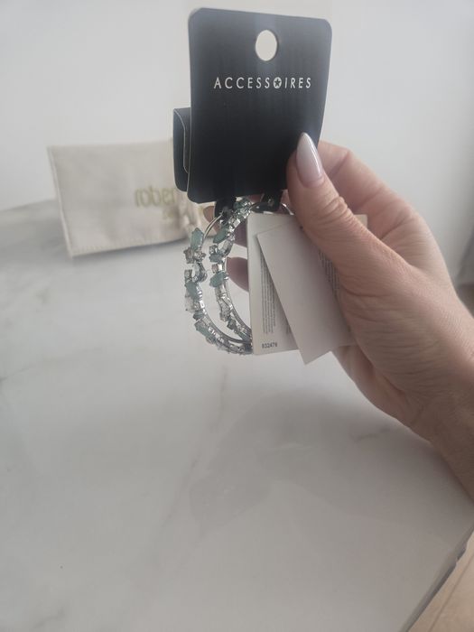 Чисто нови обеци с камъни