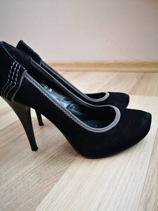 Обувки с вътрешна платформа