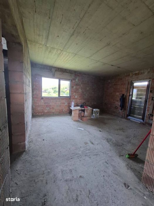 De vanzare Vila la rosu din caramida in apropiere de Roman,79.900 euro