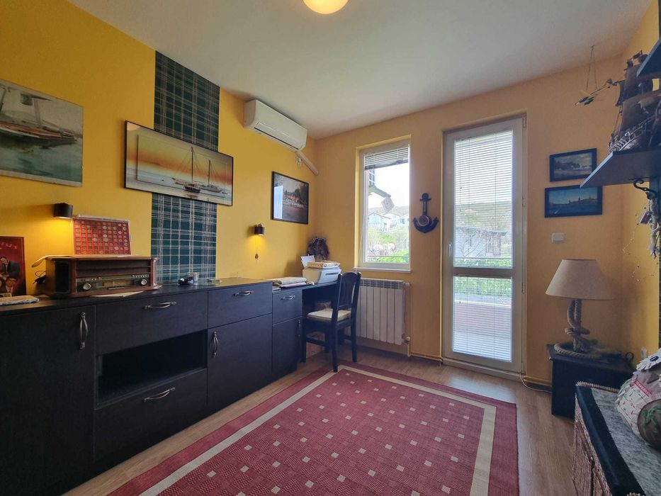 Прекрасна двуетажна къща в с. Кошарица, обл. Бургас