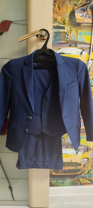 Продам Костюм брючный