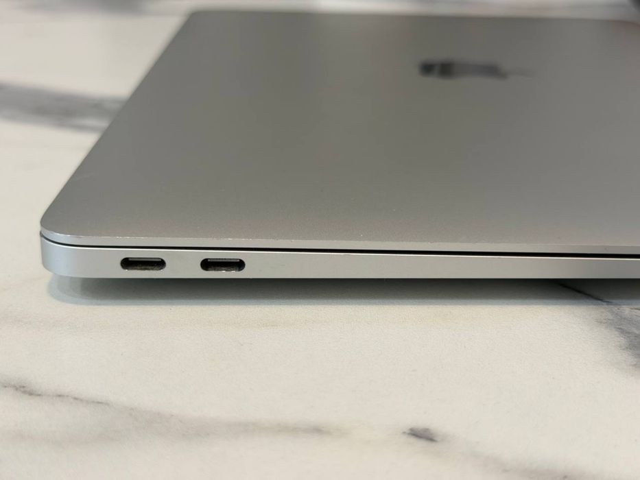 MacBook Air M1 (2020), цвет Silver.