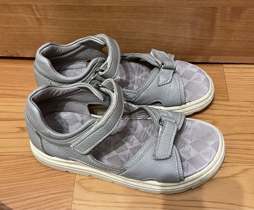 Продам сандали кожаные на девочку