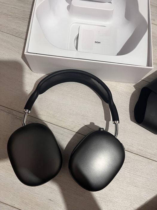 Air pods Max aproape noi