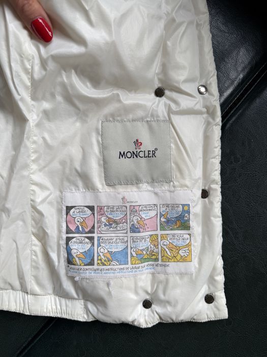 Бял елек Moncler