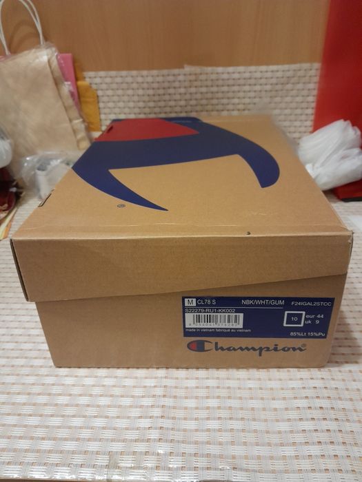 Продам кожаные кроссовки