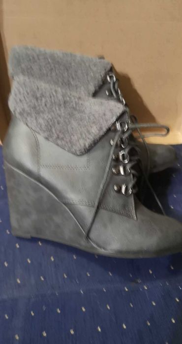 обувки за всяка дама , носеща размер 40