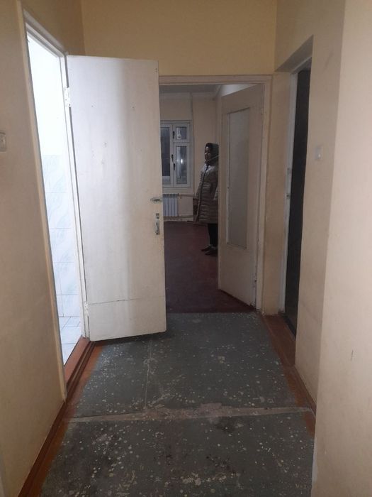 Sergeli 322-maktabni oldida 1 xonali  uy kvarteraga beriladi