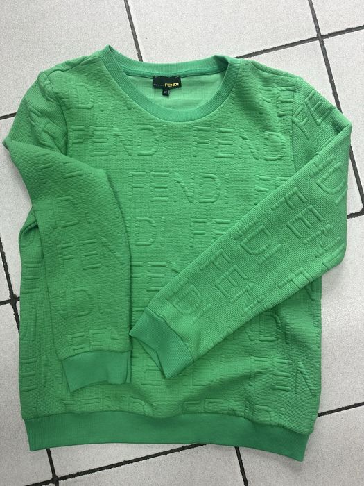 Продавам дамски екип три части размер Л