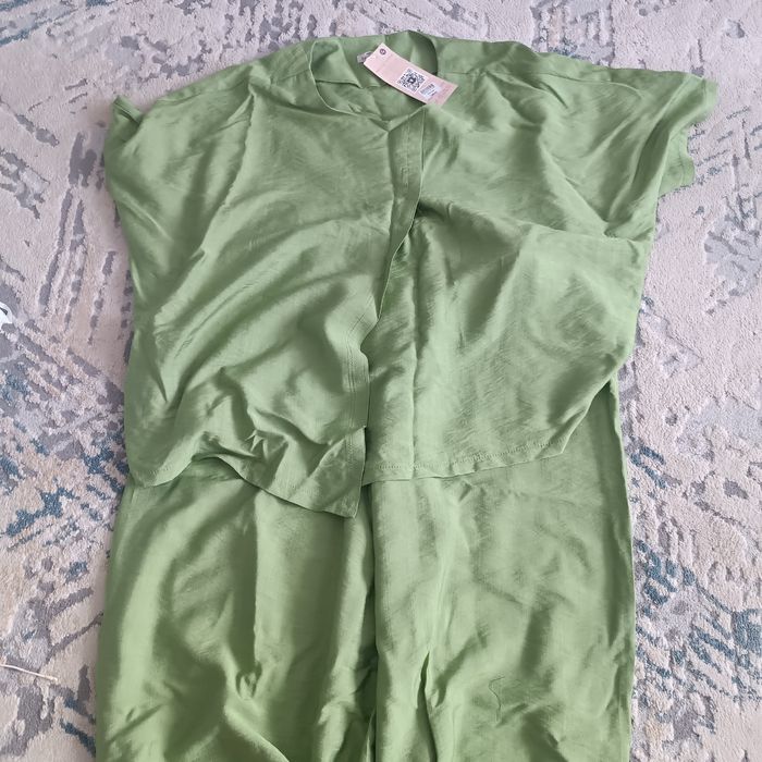 Костюм лен новый продам