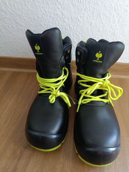 Bocanci  de protecție S 3 Strauss înalti,nr.42 și 43 cu vârf metalic