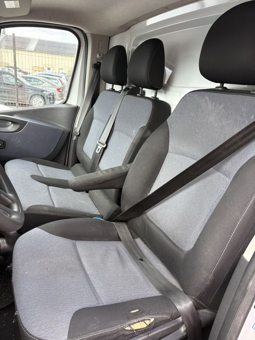 De vanzare duba autoutilitara Opel Vivaro