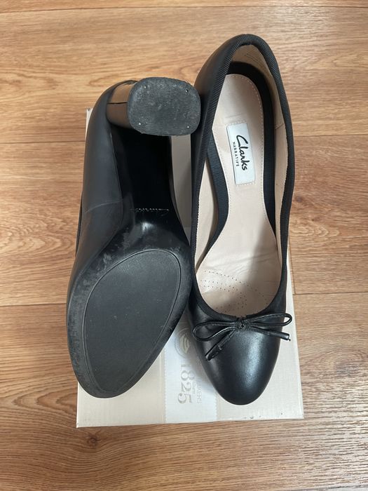 Кожаные чёрные туфли бренда Clarks, размер 40