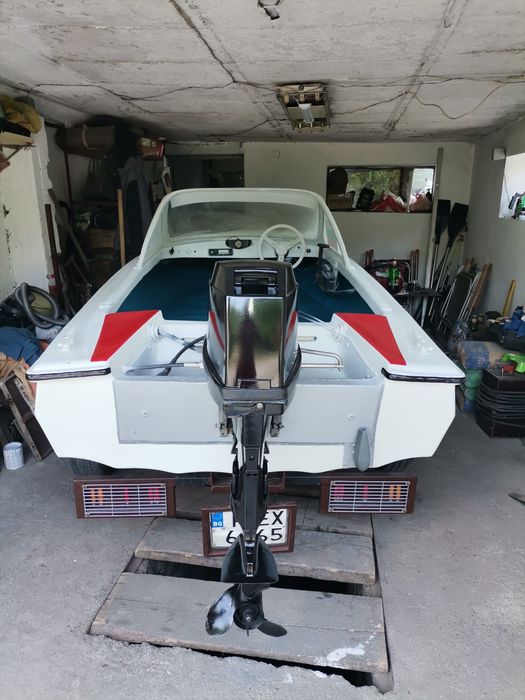 Лодка Зефир 2 с двигател 25к.с Mariner