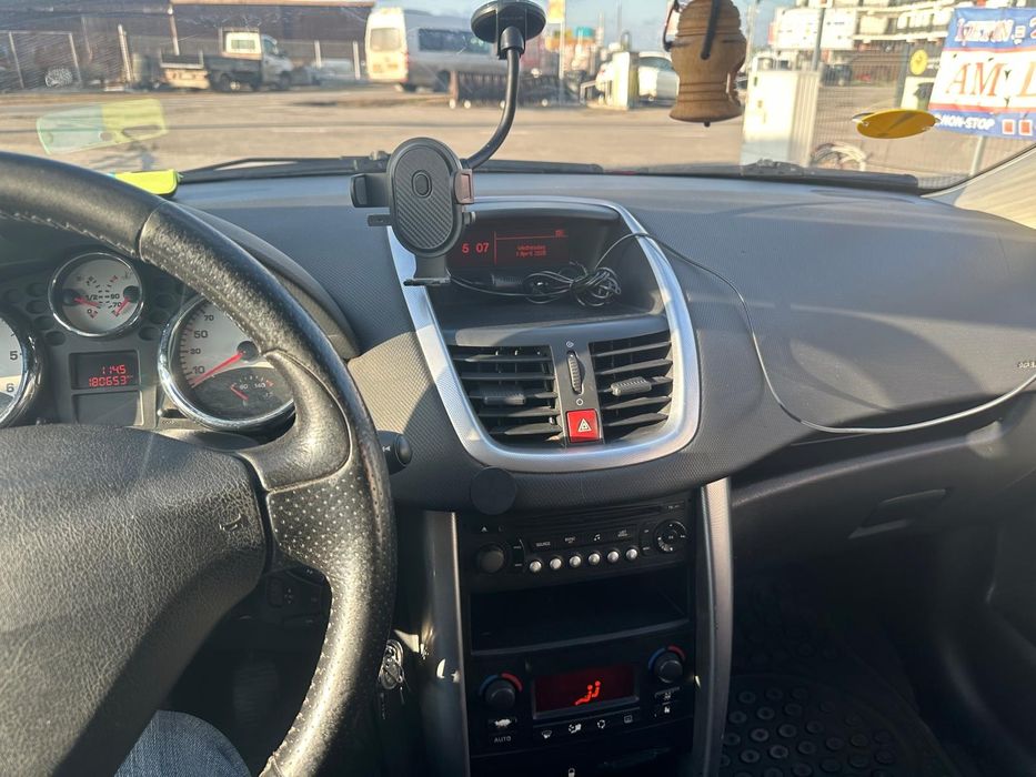 Vând Peugeot 207
