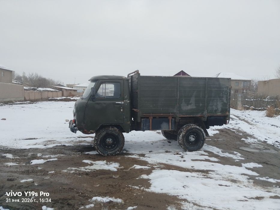 Зелёный УАЗ якши