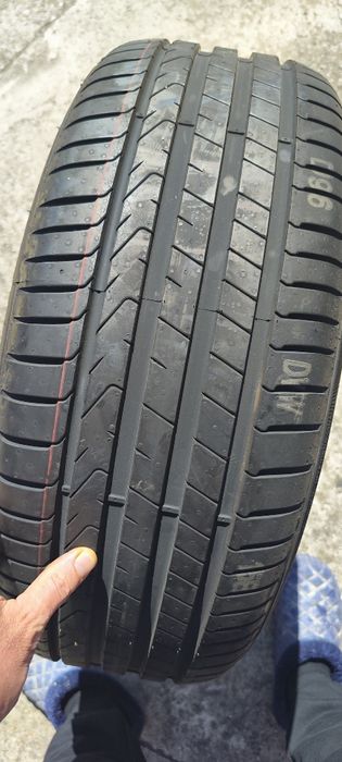 Vând 2 cauciucuri unul Goodyear 215 65 R17 și unul  Pirelli 235 55 R 19