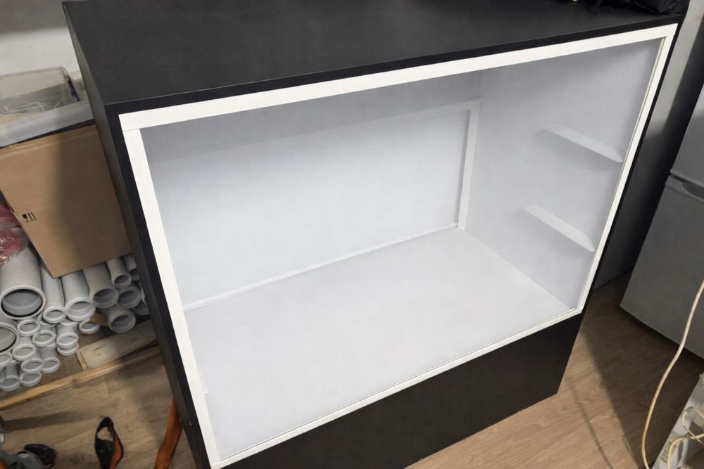 Продается витринный холодильник