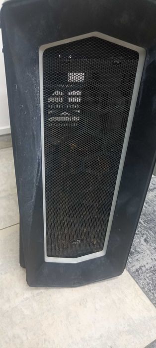 Продам корпус AeroCool project 7 C1 без одной панели (стеклянной)