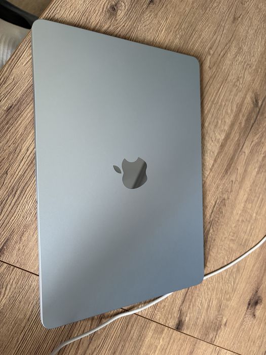 Macbook air m5 16/512 7циклов
