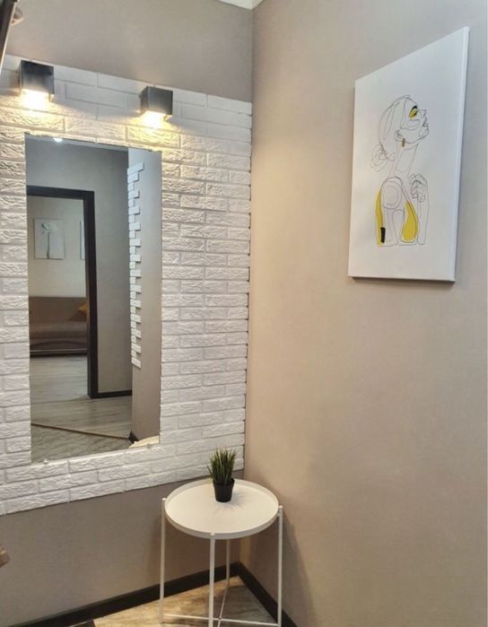 Сдаю ПОСУТОЧНО 1-комн кв на 7 мкр