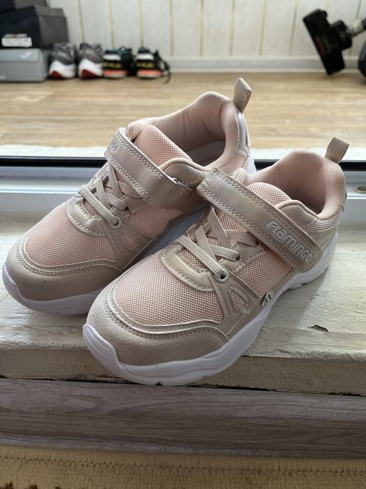 Кроссовки для девочек