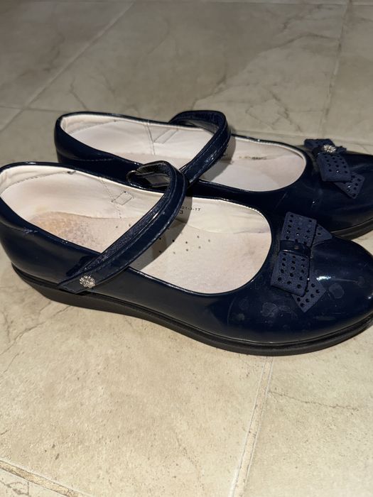 Туфли и кроссовки для девочек