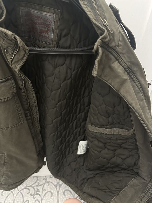 Куртка бренда Levi’s