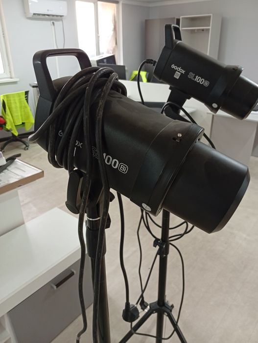 Godox Sl100bi прожектор