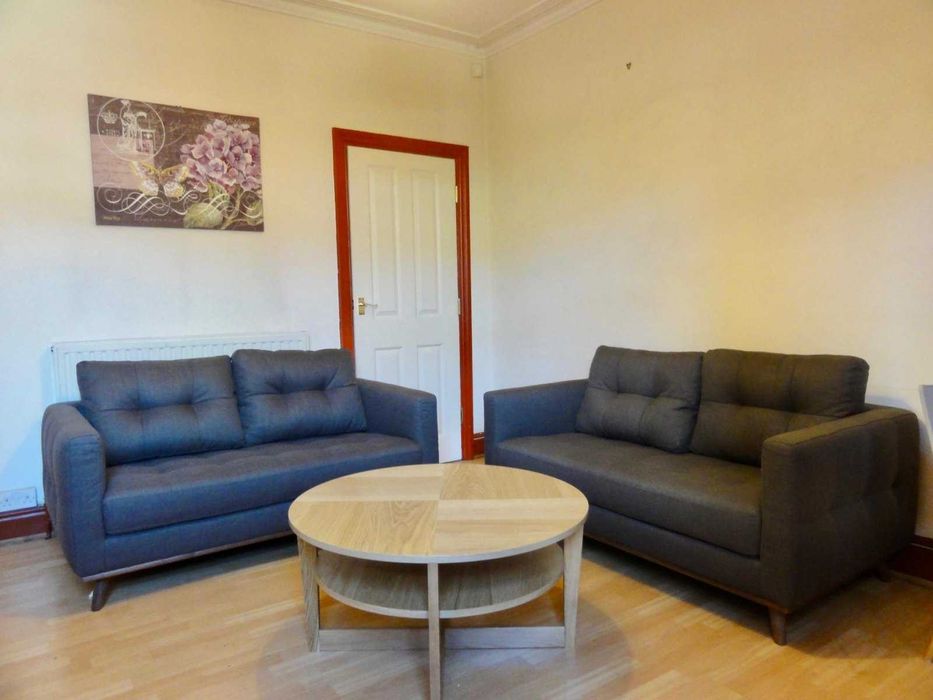 Дава се под наем Тристаен апартамент в София, Център - 80 кв.м за 499.8 € - Снимка #1