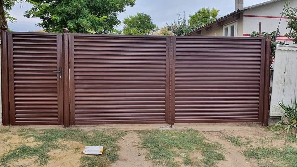 Garduri si porți stil jaluzea sipca metalica tablă cutata