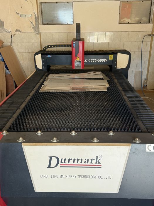 Masina de taiat cu laser