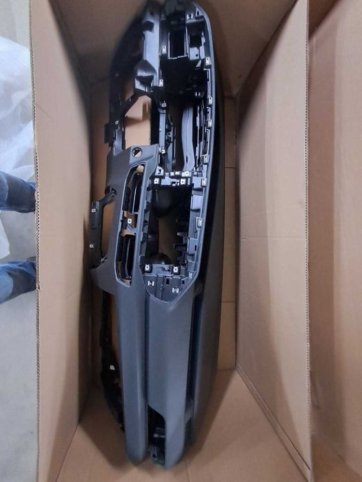 Продавам арматурно табло за Фолксваген Кади след 2011г , кат. номер 2K8857003S