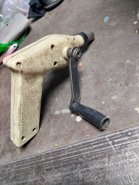 Продам дрель ручную маленькую