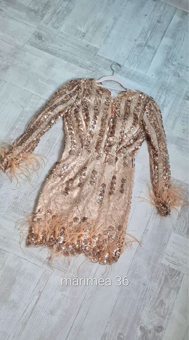 Rochie aurie cu paiete di pene cu mânecă lungă mărimea 38