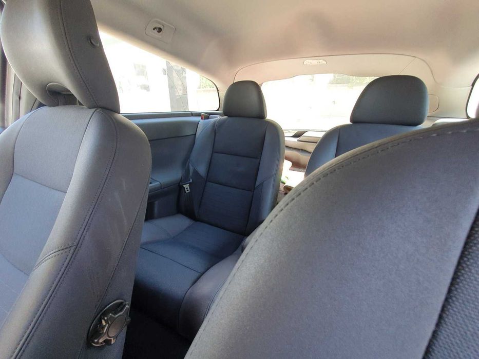 Продавам Volvo C30 1.6 109 к.с дизел