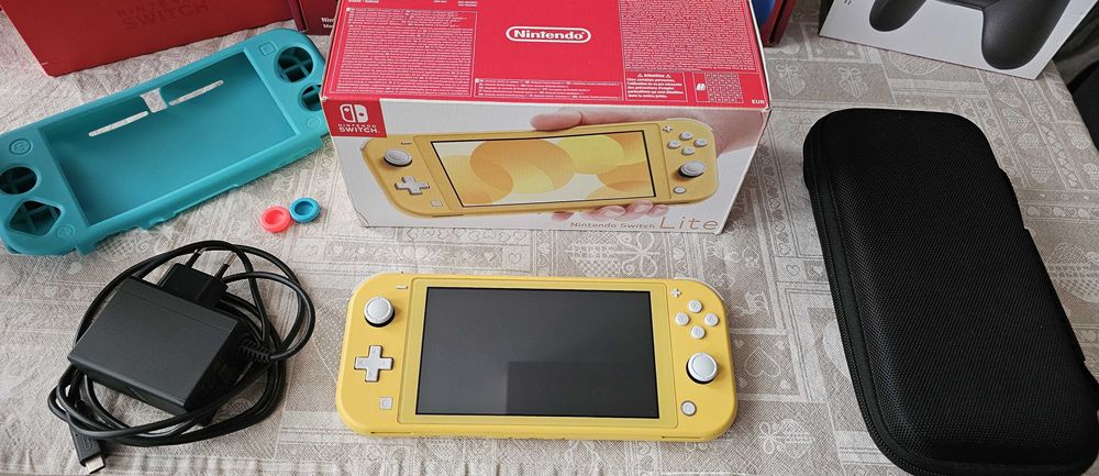 Nintendo Switch Lite Yellow 32 GB + 128GB карта