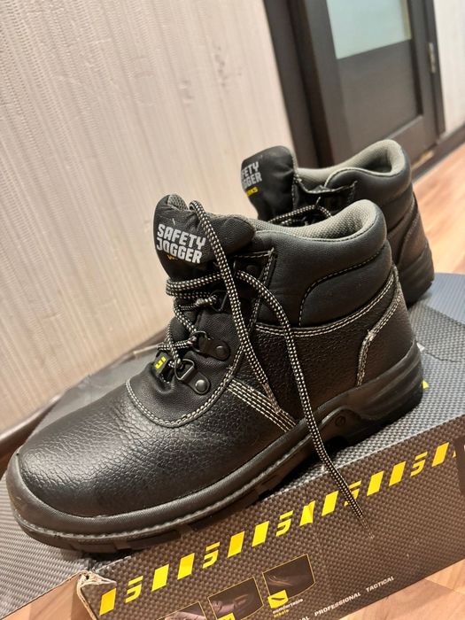 Спецодежда зимняя куртка и обувь