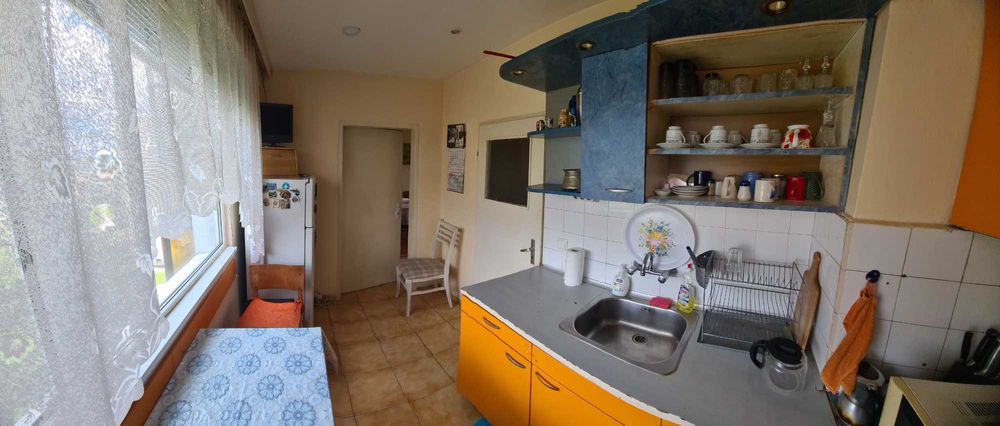 1216-Продава се тристаен разширен апартамент с ремонт в кв. "Оборище"!