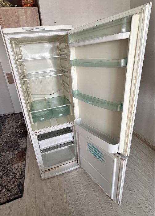 В продаже холодильник STINOL