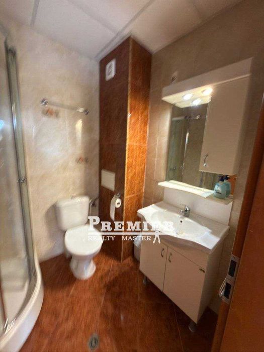 Тристаен апартамент в много добре поддържан комплекс