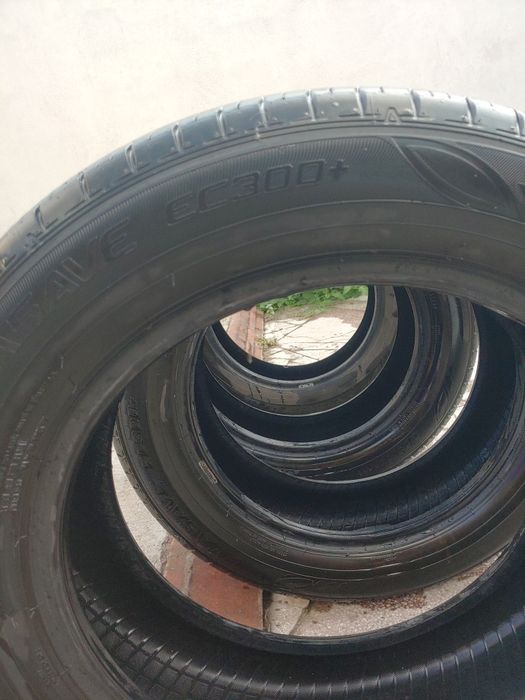 Vand anvelope vara Dunlop Enasave EC 300+ dimensiunea 215/60 R17 in stare foarte buna